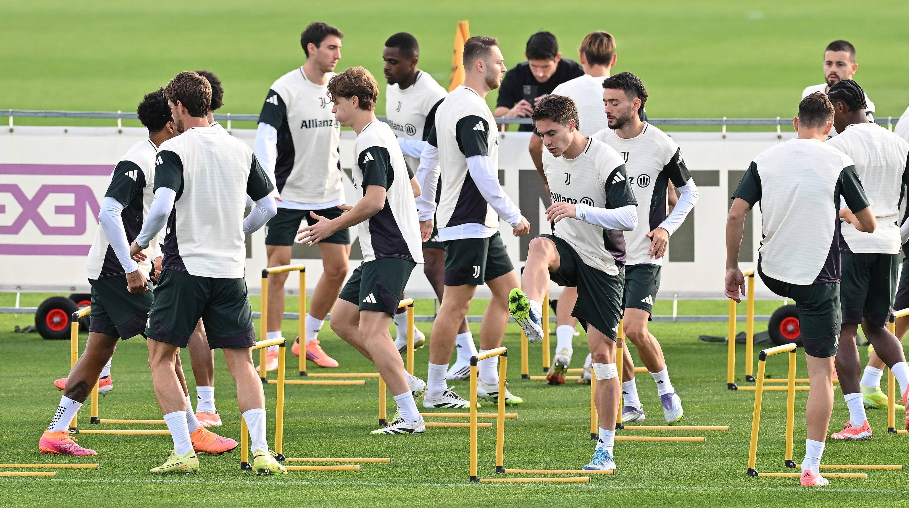 关于赛前体能课后；成都蓉城刷新队史纪录备战欧冠；更衣室稳定；更衣室氛围转暖的信息-开云下载